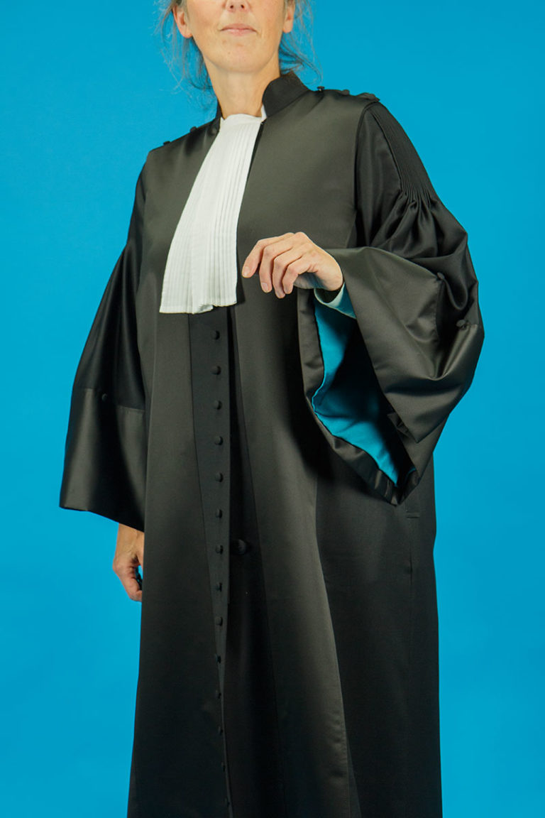 Rechter toga, damesmodel Bernard Poelman